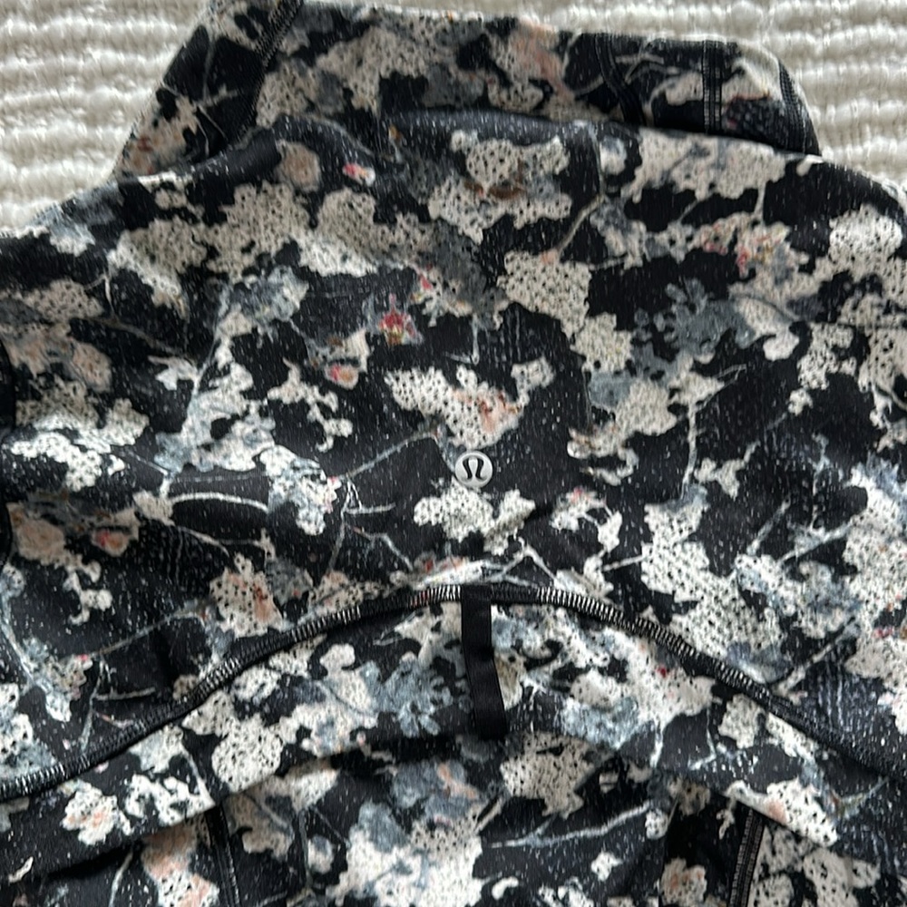 Lululemon jacket - Picture 6 of 7